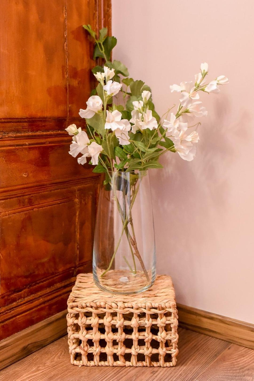 Historic Charm, Modern Comfort - Accommodation In The Heart Of The Old Town Bucharest Room photo